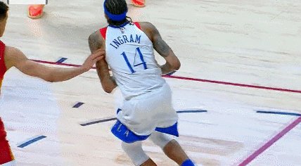 鹈鹕集体抱怨约基奇关键封盖犯规 锡安得不到哨？